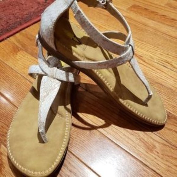 Volatile Thong Sandals euc size 9